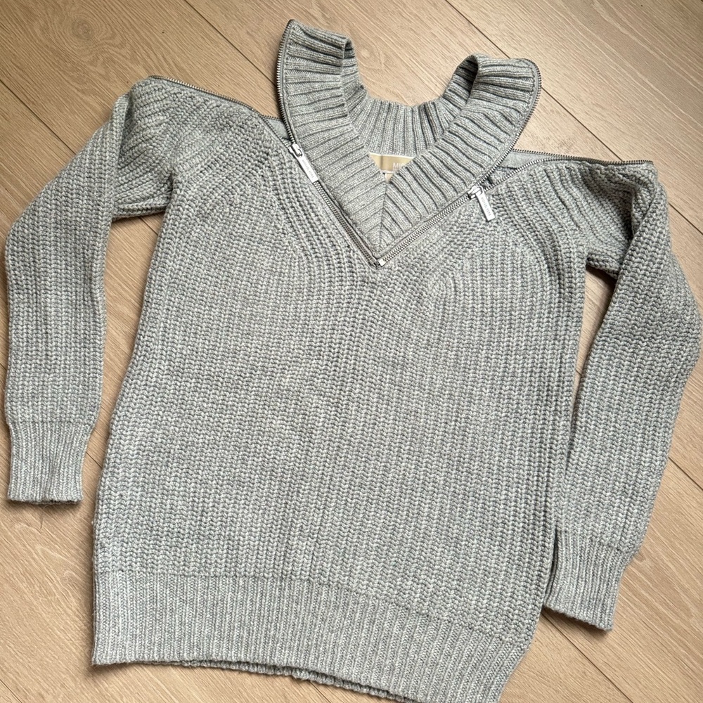 MICHAEL KORS Gray Off-the-Shoulder Sweater XS EXCELLENT
